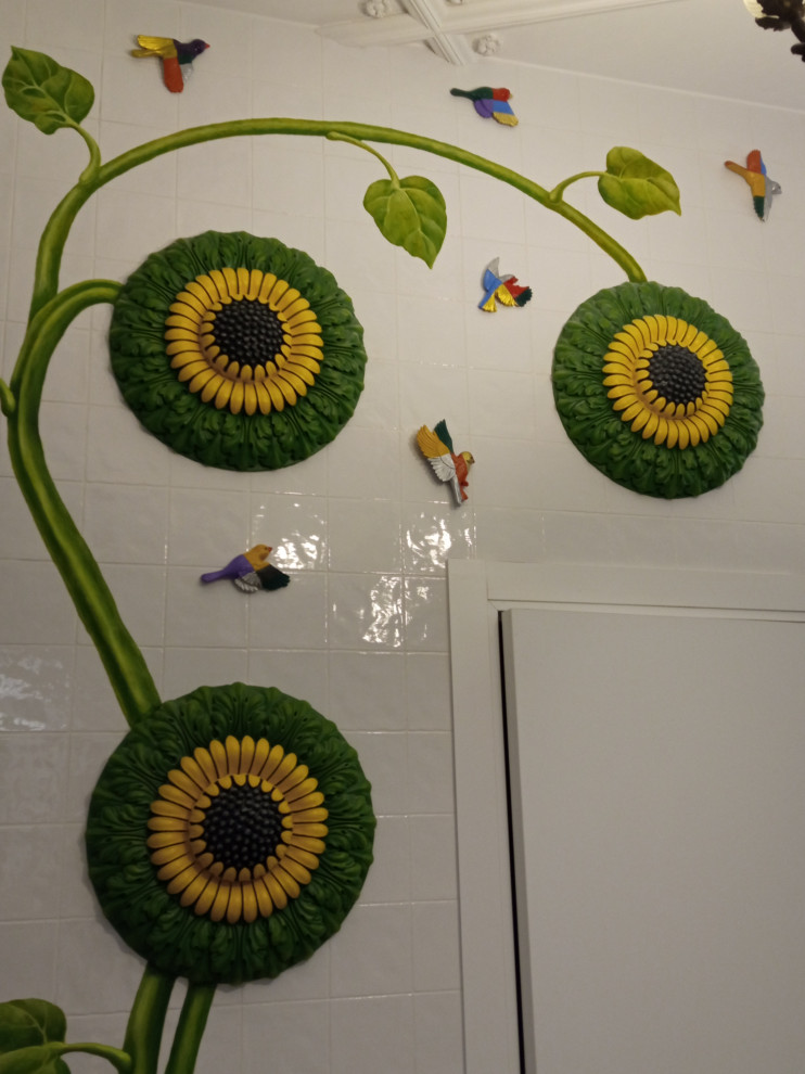 Рельефно-живописное панно в холле квартиры