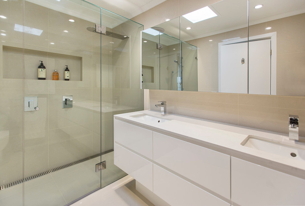 Contemporary bathroom in Melbourne.