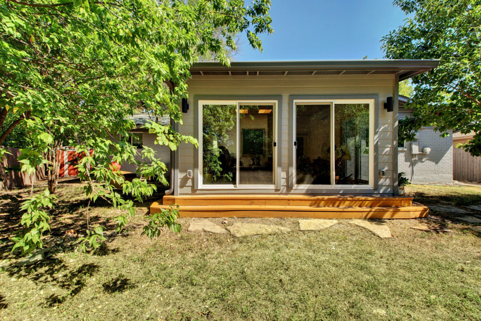 Inspiration for a transitional shed and granny flat in Austin.