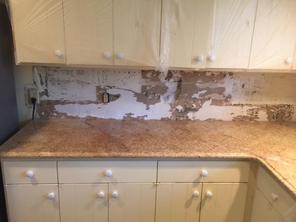 Example of an u-shaped kitchen design in Austin