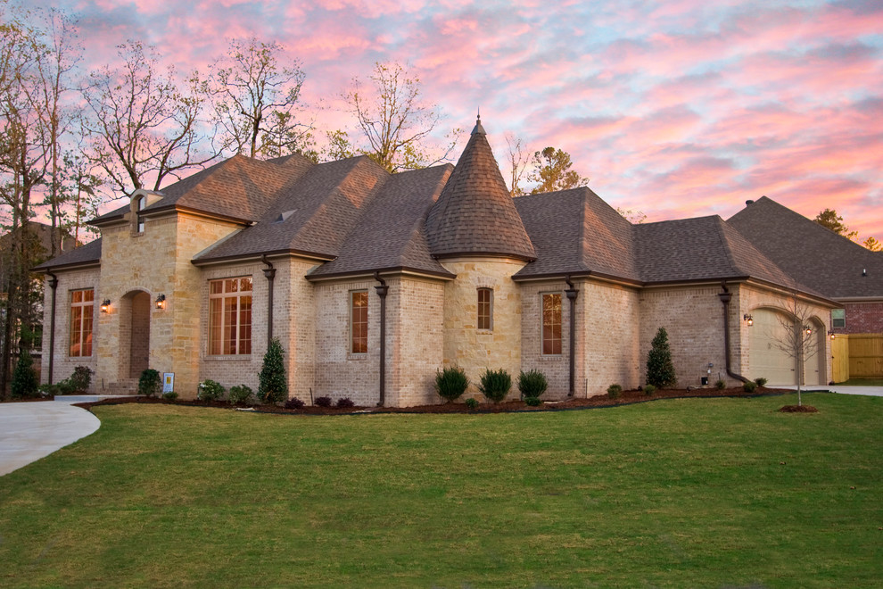 This is an example of a traditional exterior in Little Rock.