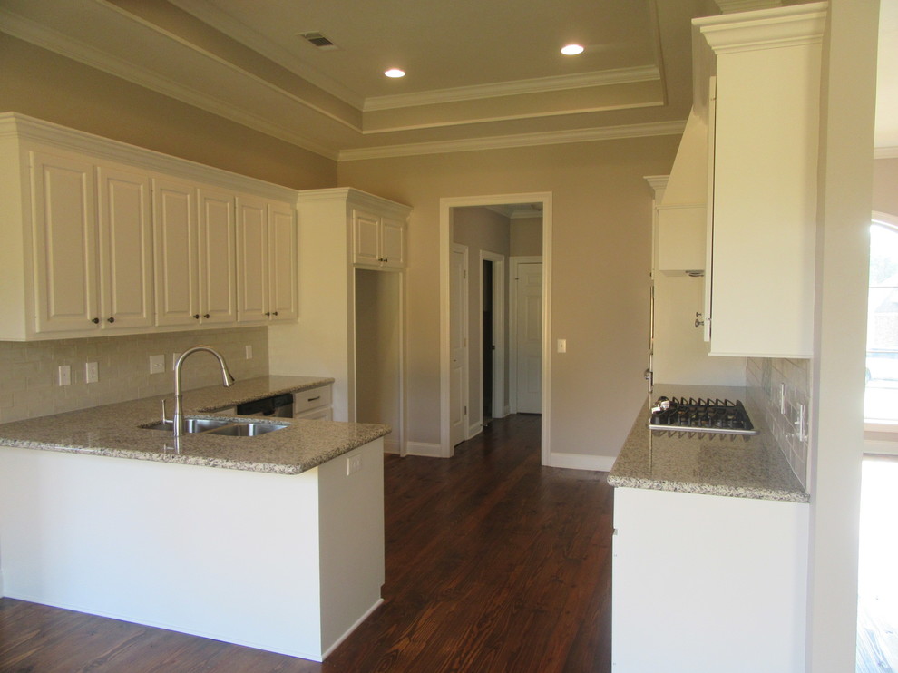 Transitional kitchen photo in Jackson