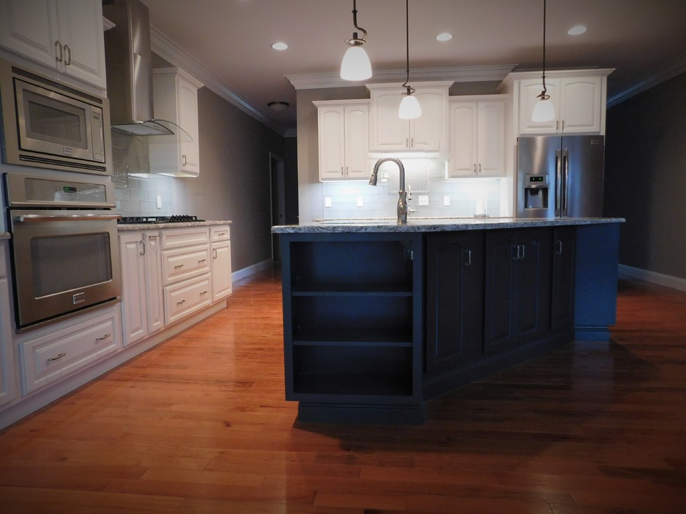 Kitchen - transitional kitchen idea