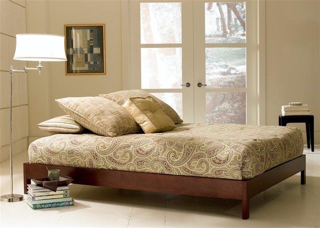 Contemporary Platform Bed In Mahogany Finished Wood (Queen)