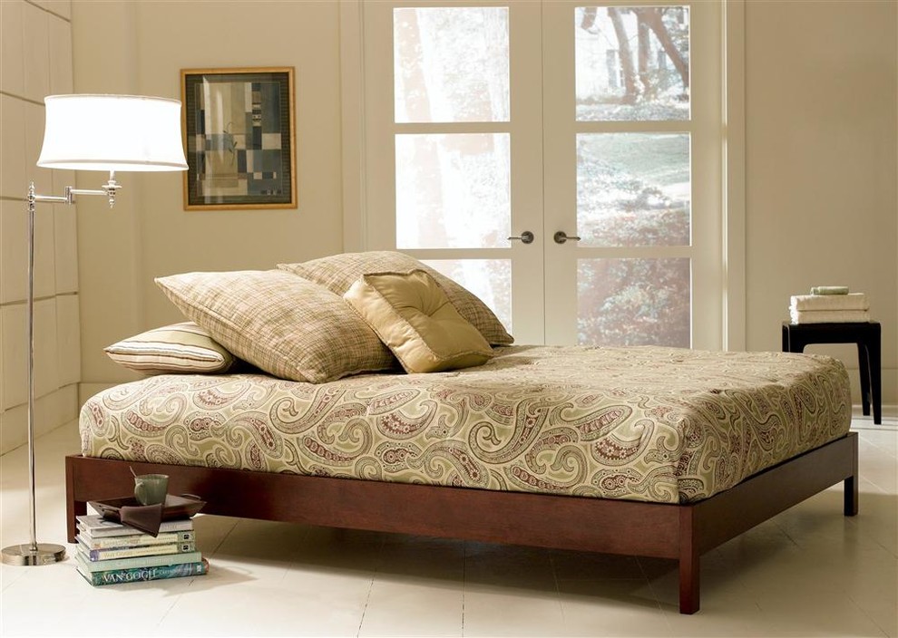 Contemporary Platform Bed In Mahogany Finished Wood (Queen)
