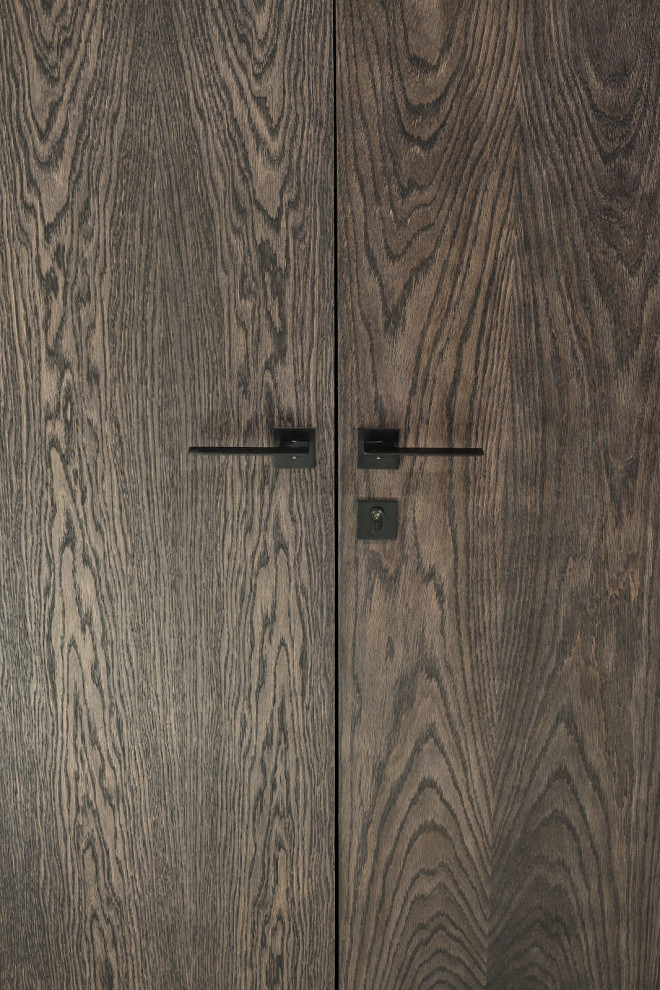 Высокие дубовые двери. 100% массив дуба.