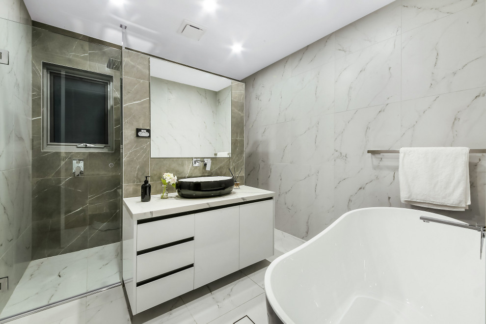 Inspiration for a contemporary bathroom in Sydney.