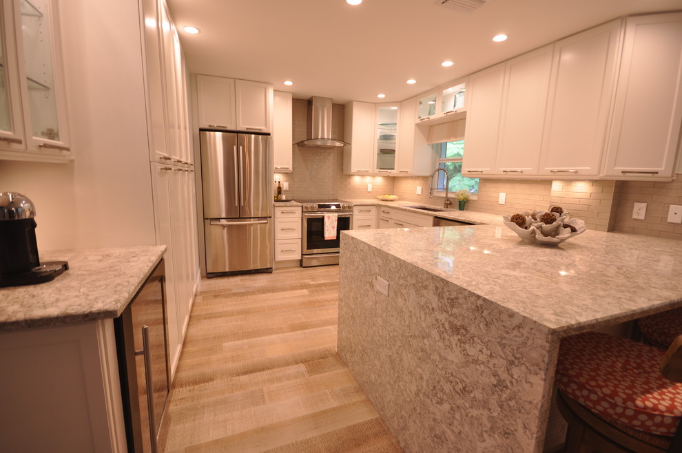 Transitional kitchen photo in Miami