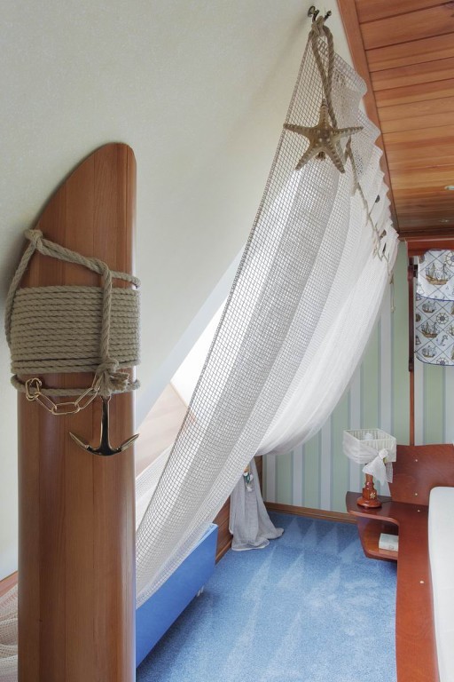 Текстильное оформление комнаты мальчикаю комнату, шторы в морском стиле, шторы и