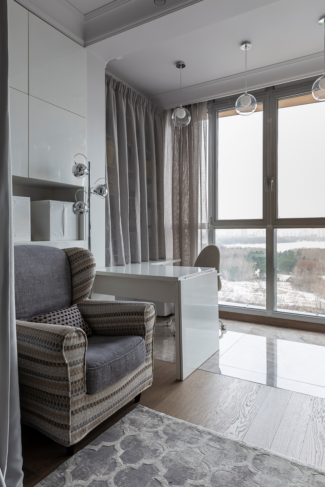 Спальня с ванной комнатой. Неоклассика на живописной.