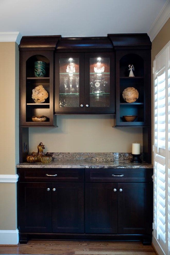 Example of a transitional kitchen design in Charlotte
