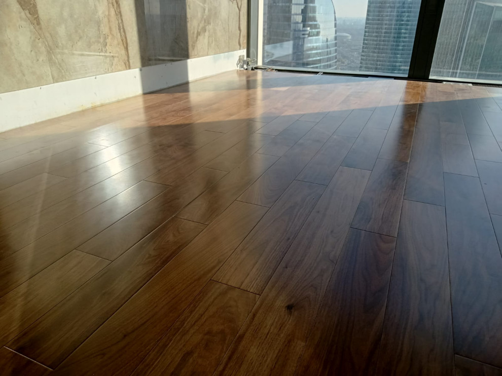 Укладка доски американский орех, покрытие лак.