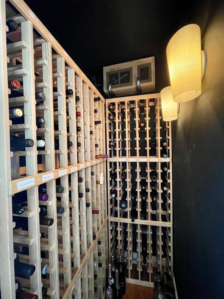 Moderner Weinkeller mit Kammern in San Diego