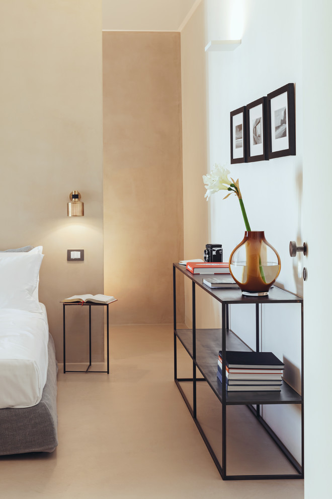 Photo of a midcentury bedroom in Bari.