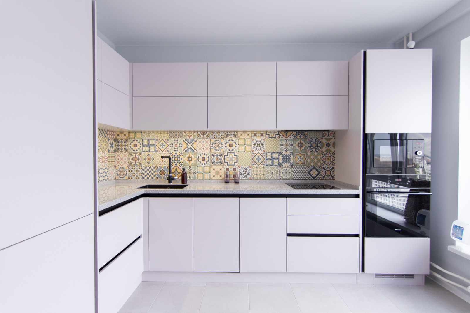 Лавадовая кухня в современном стиле