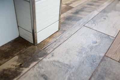Example of a mid-sized mountain style master gray tile and subway tile concrete floor and gray floor home design design with shaker cabinets, white cabinets, a two-piece toilet, an undermount sink, granite countertops and a hinged shower door