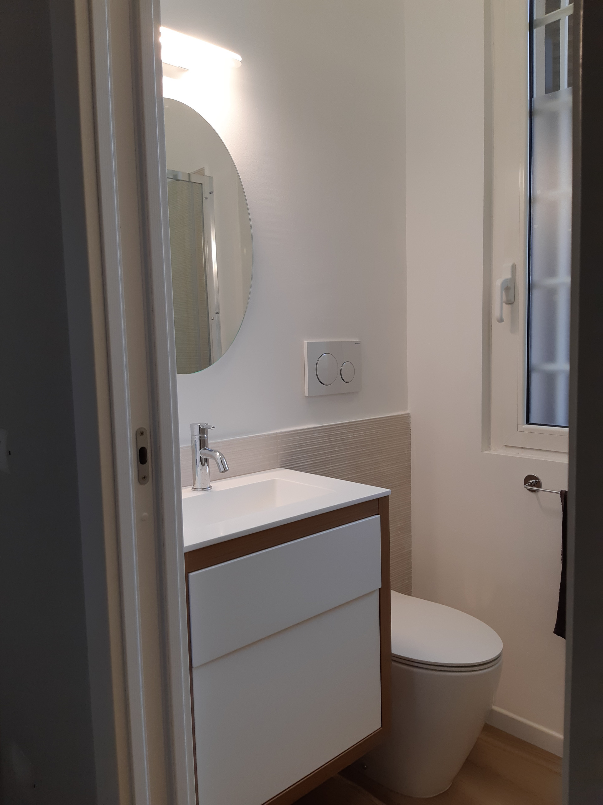 VIA PACINI | Bagno di servizio