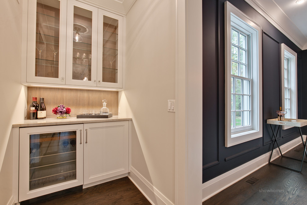 Transitional home design photo in Chicago