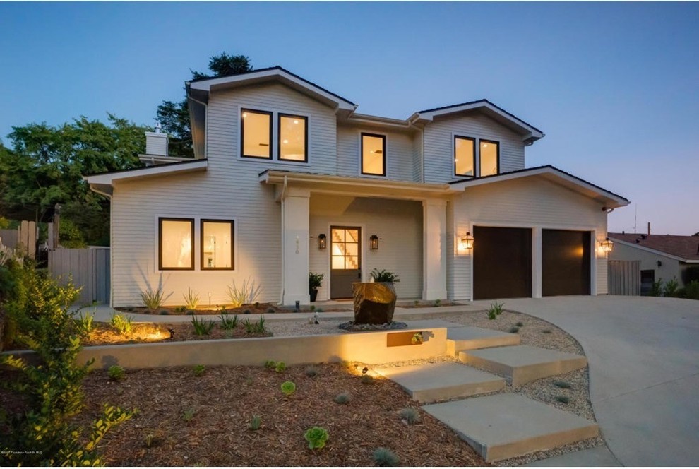 Дом в стиле Кейпкод в Ла Канада