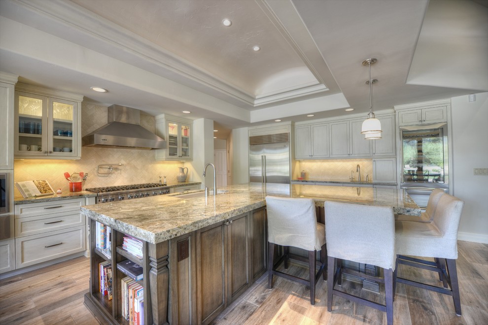 Example of a transitional kitchen design in Phoenix