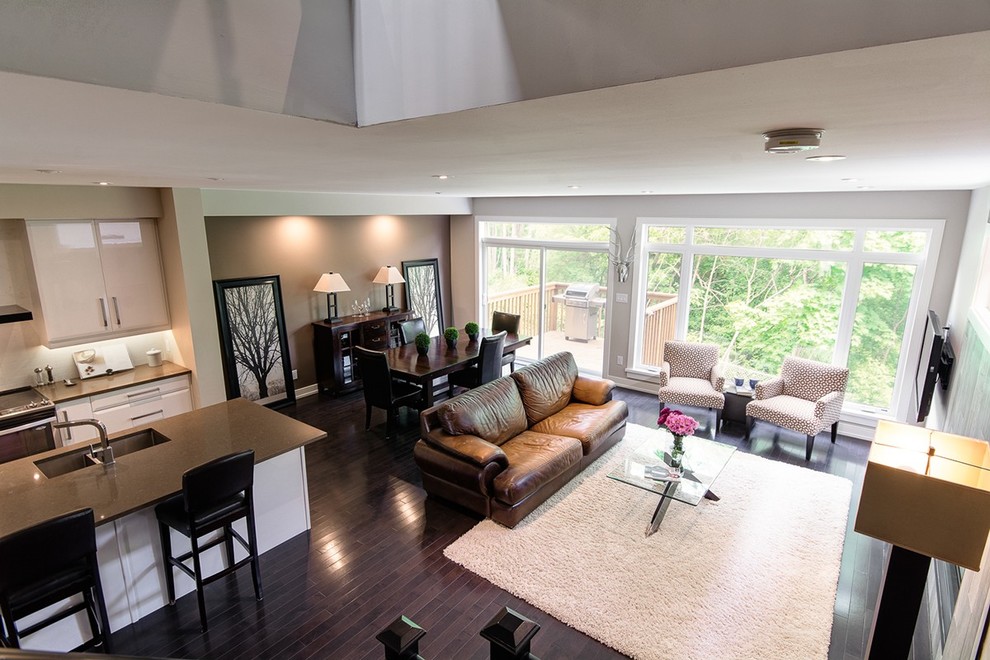 Inspiration for a transitional home design remodel in Ottawa