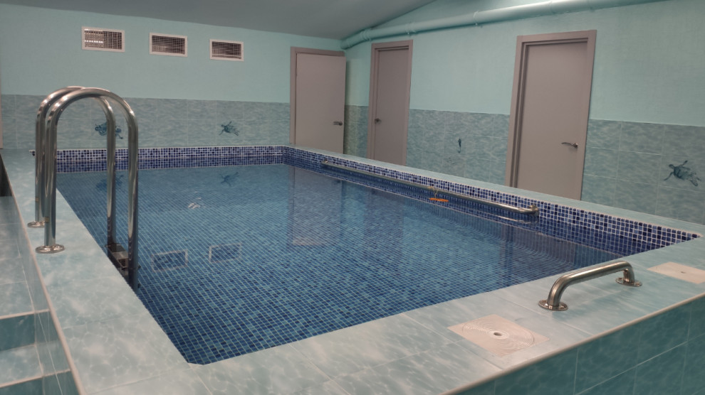 Плавательные бассейны в клубе грудничкового плавания