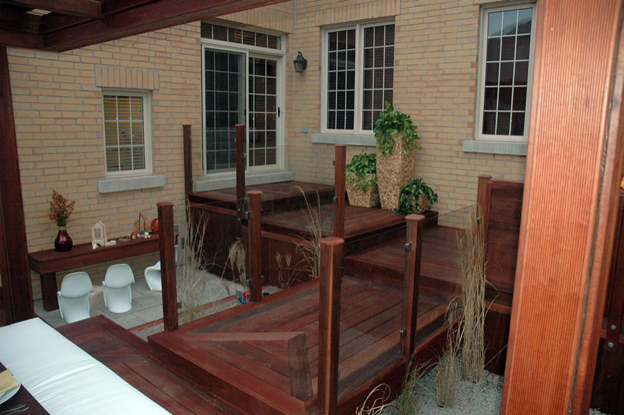 Inspiration for a rustic home design remodel in Toronto