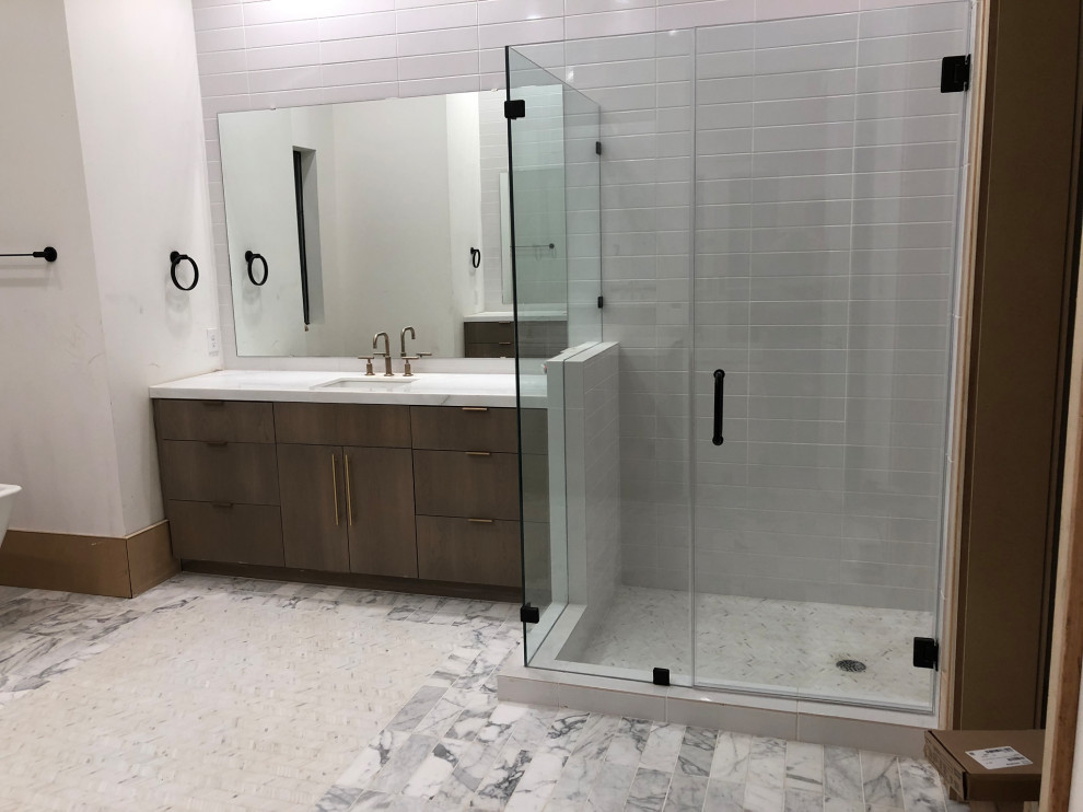 Example of a minimalist bathroom design in Houston