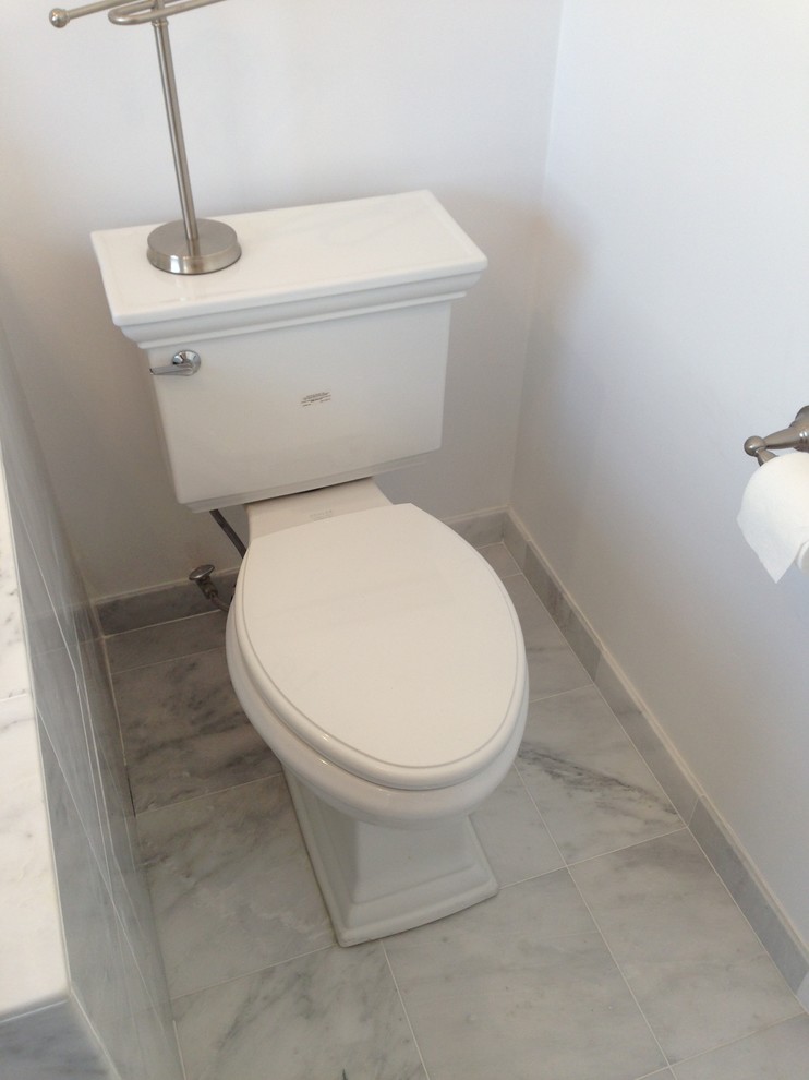 This is an example of a mid-sized modern powder room in Los Angeles.