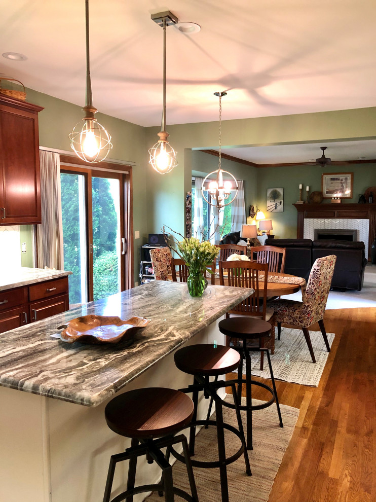 Example of a transitional kitchen design in Cincinnati