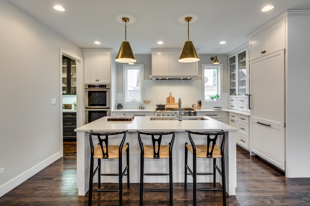 Example of a transitional kitchen design in Chicago