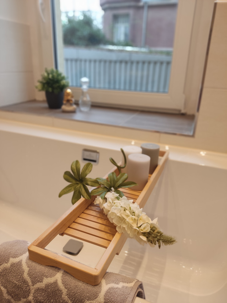 Geräumiges Modernes Badezimmer in Leipzig