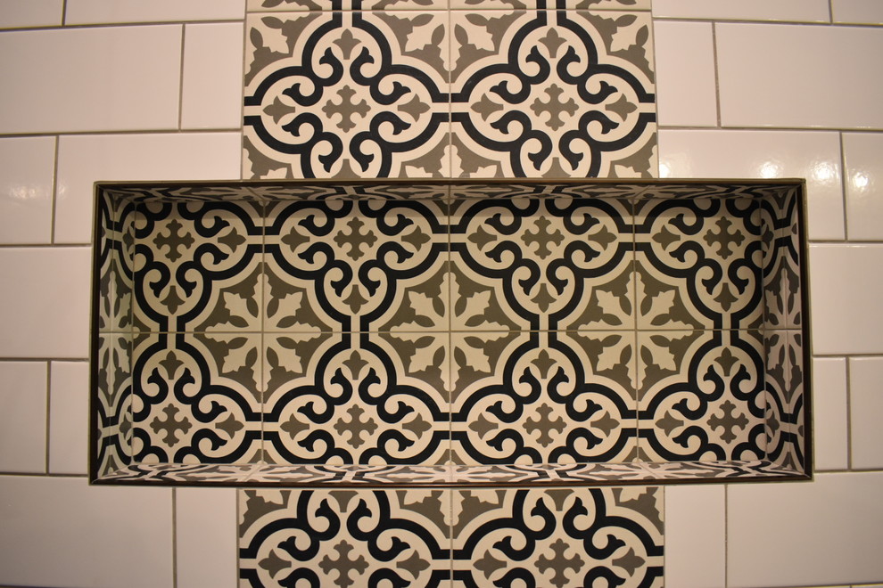 Transitional home design photo in Richmond