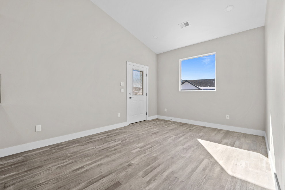 Example of a transitional home design design in Denver
