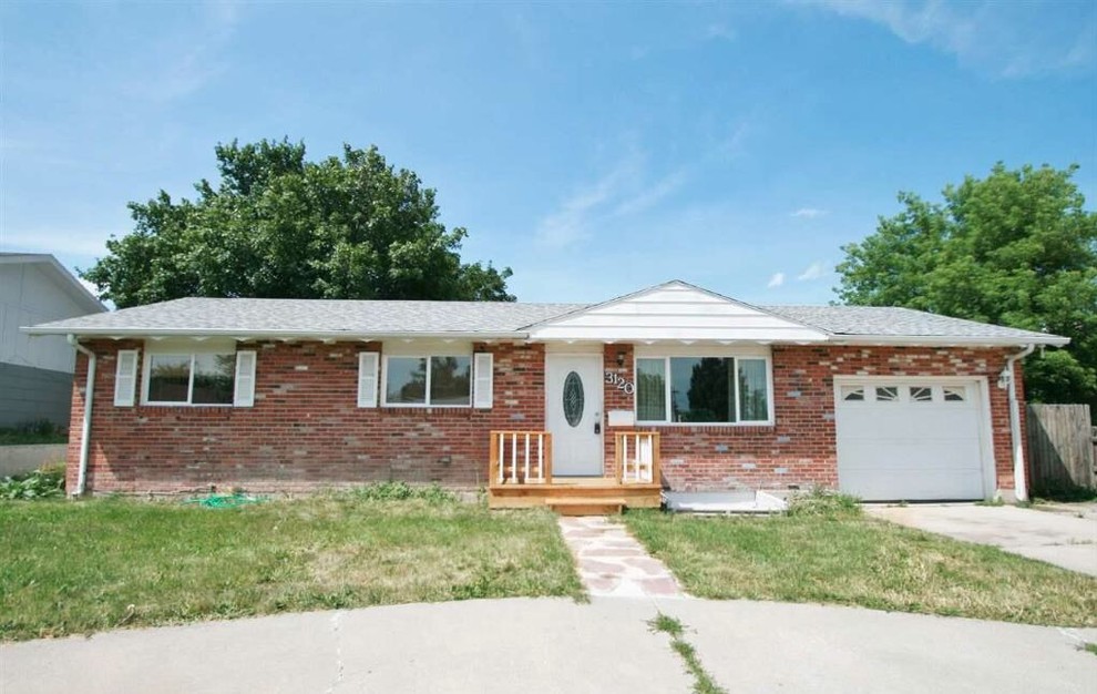 Giving curb appeal to ugly brick ranch