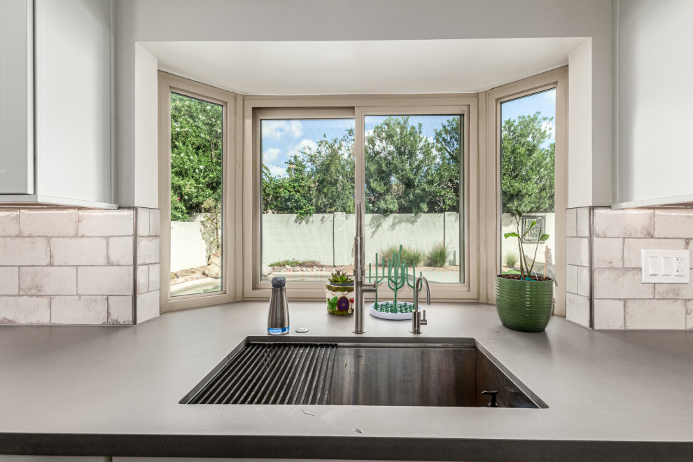 Inspiration for a transitional home design remodel in Phoenix