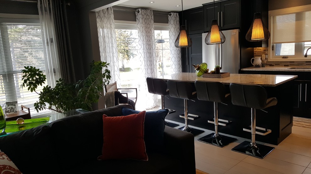 Transitional kitchen photo in Toronto