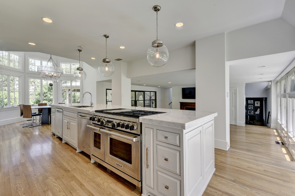 Example of a transitional kitchen design in Austin