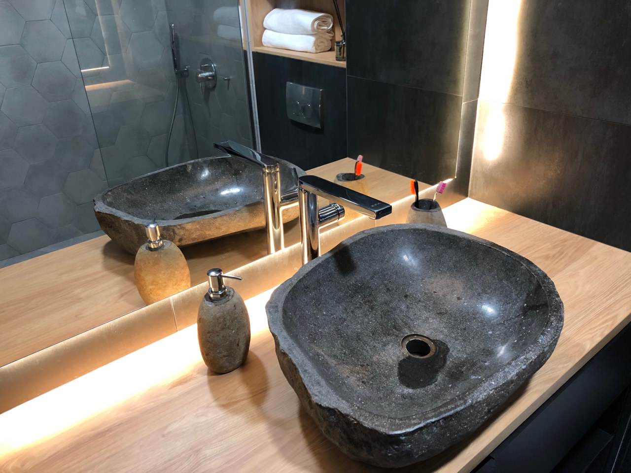 Строгий интерьер однокомнатной квартиры