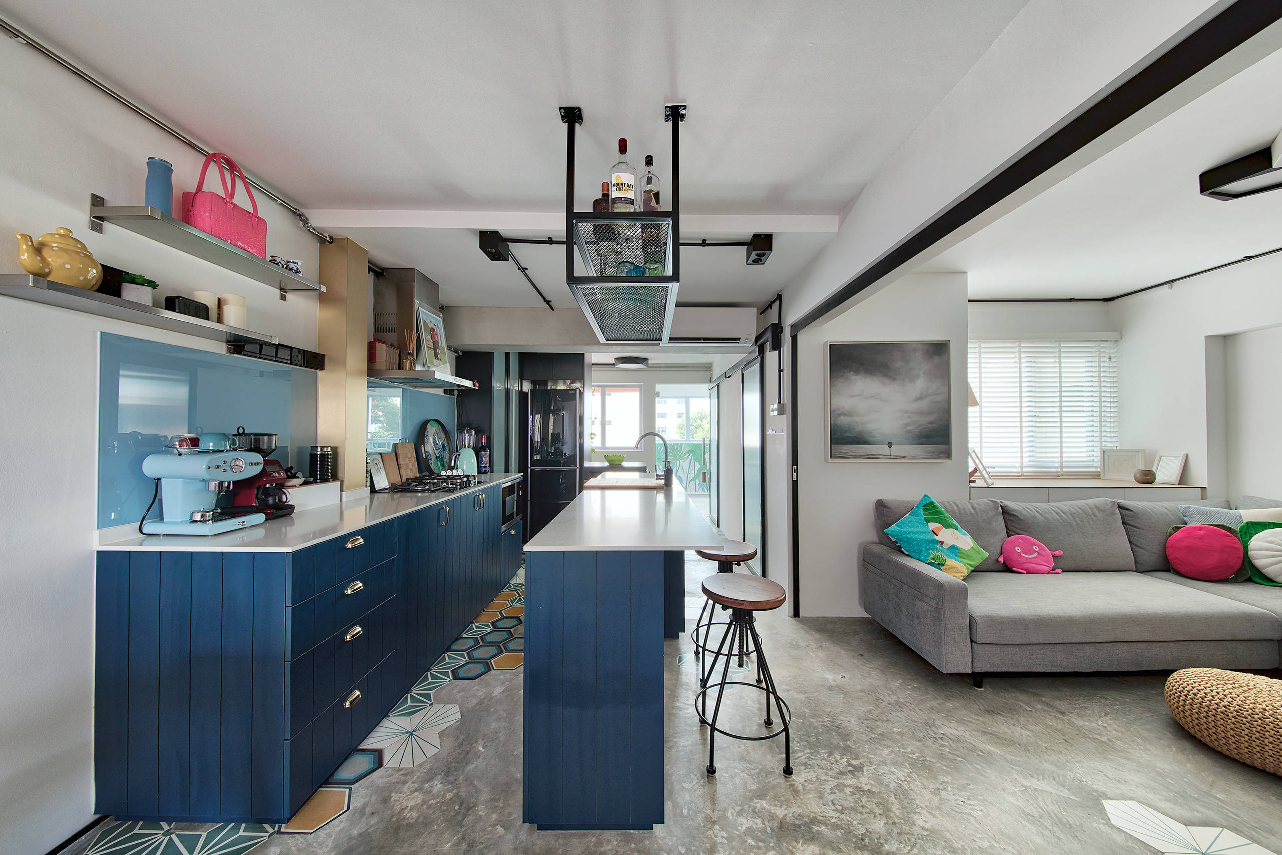 room selling hdb flat