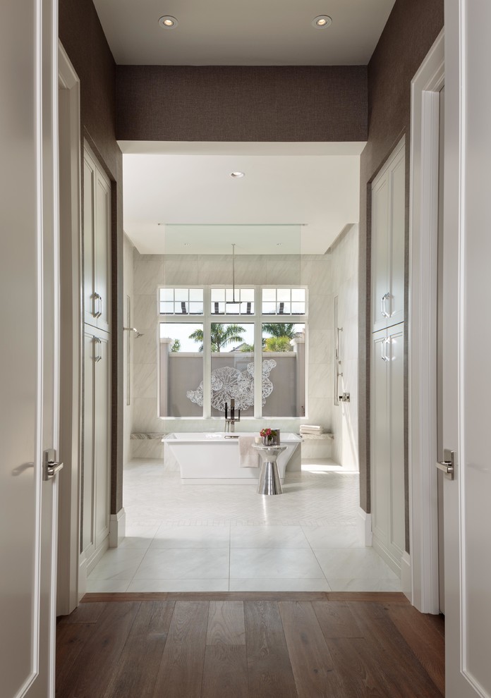 Inspiration for a modern home design remodel in Miami