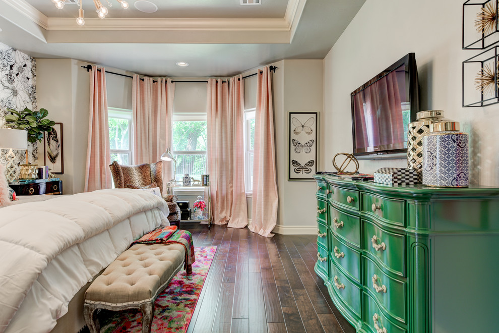 Example of a transitional home design design in Oklahoma City