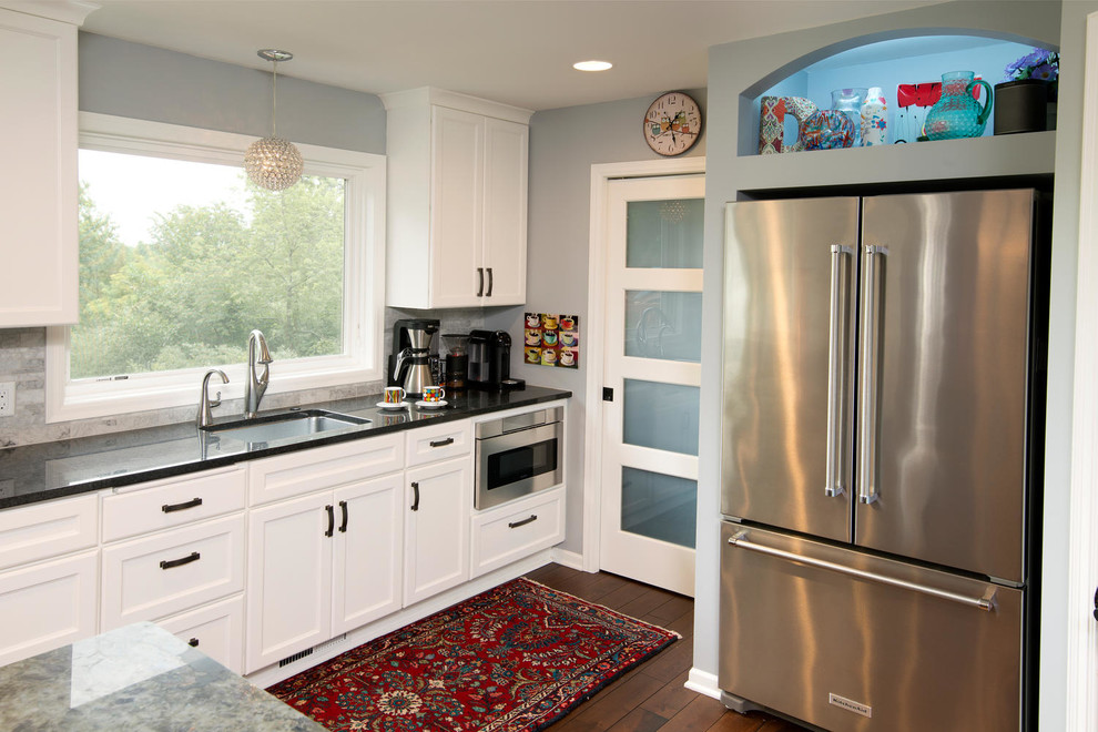 Kitchen - transitional kitchen idea in Minneapolis