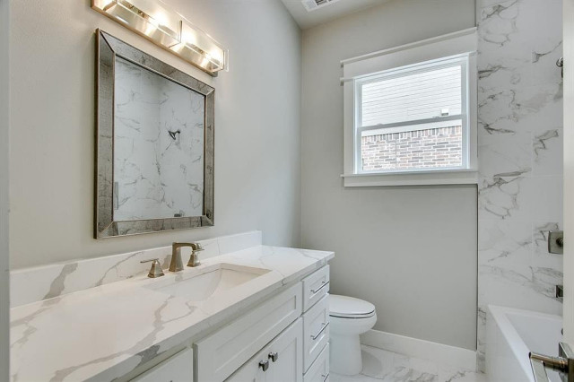 5621 Richard bathroom