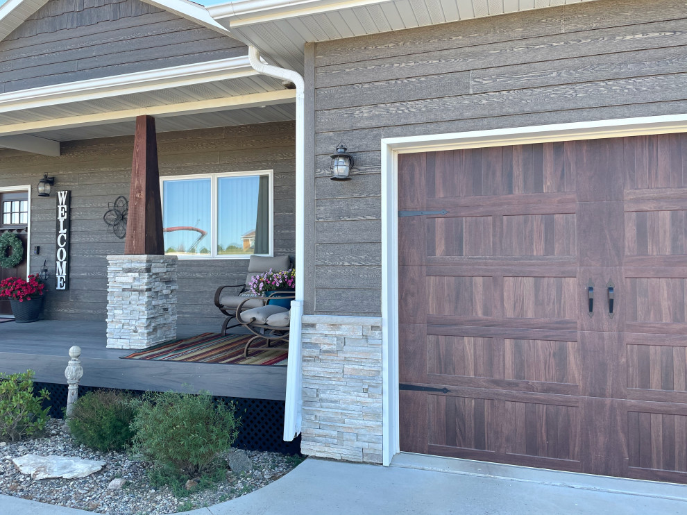 Exterior colors using LP Smartside Colorstrand Black Hills