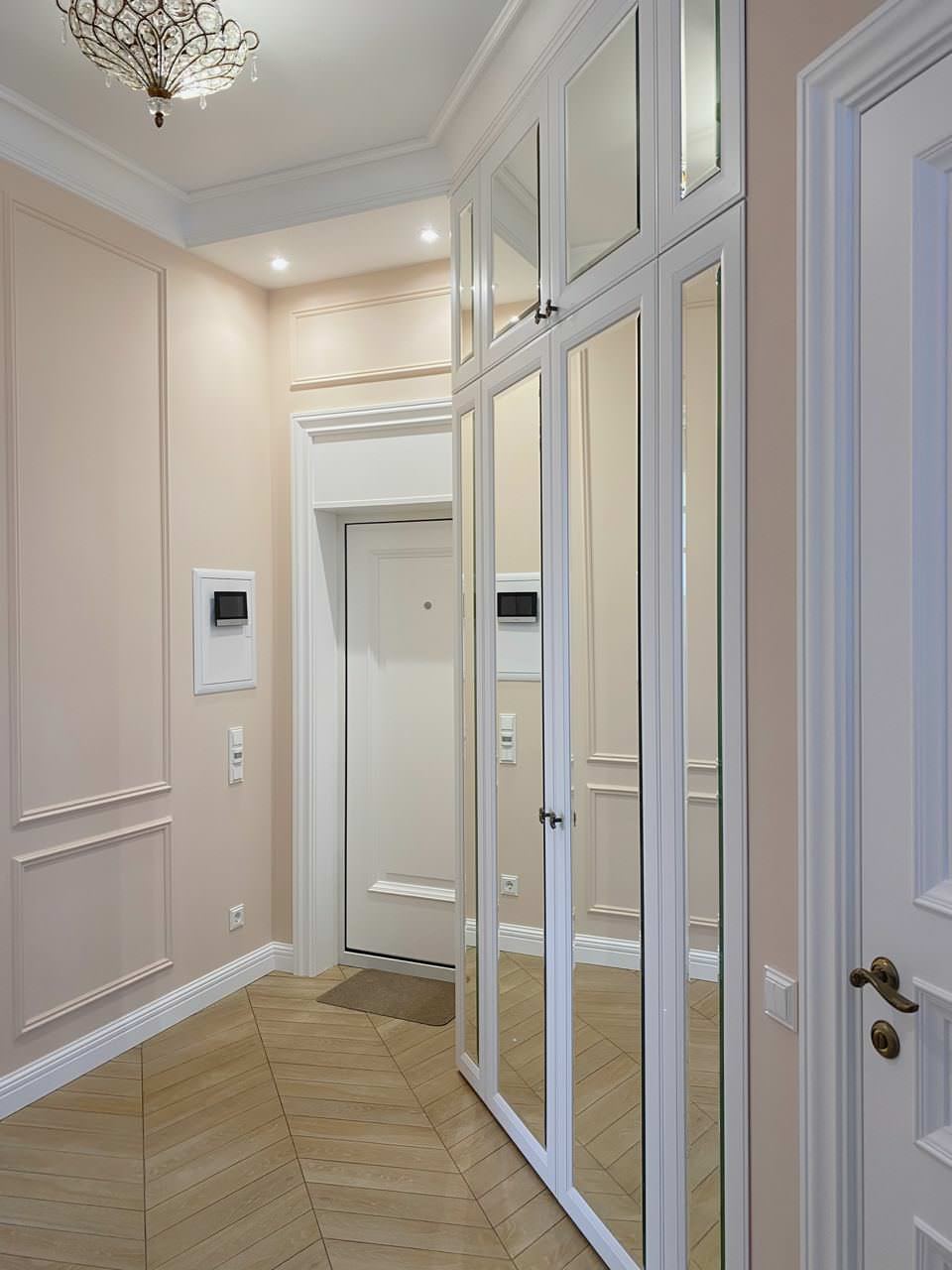 ЖК «Бенуа», гардеробный шкаф в прихожей