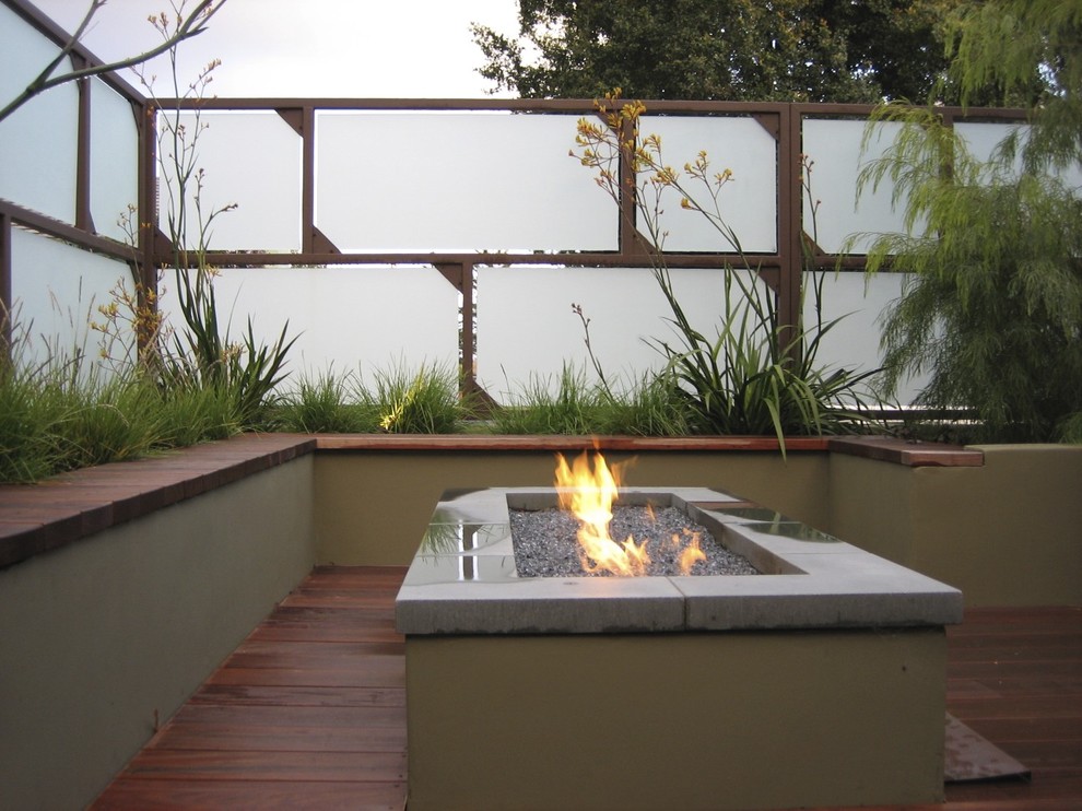 This is an example of a contemporary deck in San Luis Obispo.