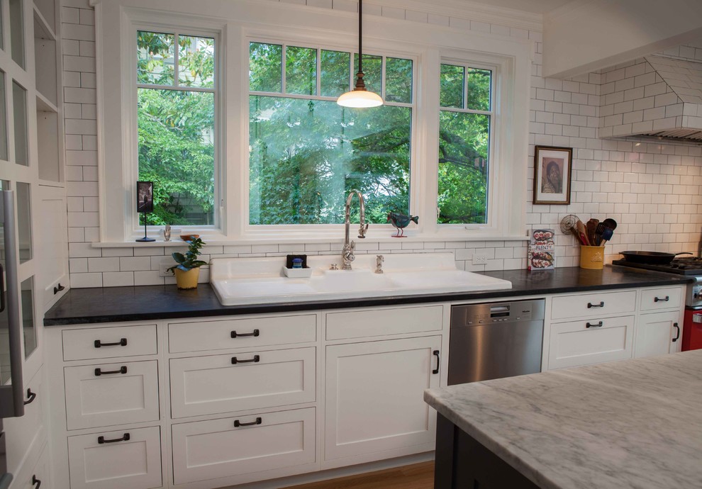 Transitional kitchen photo in Seattle