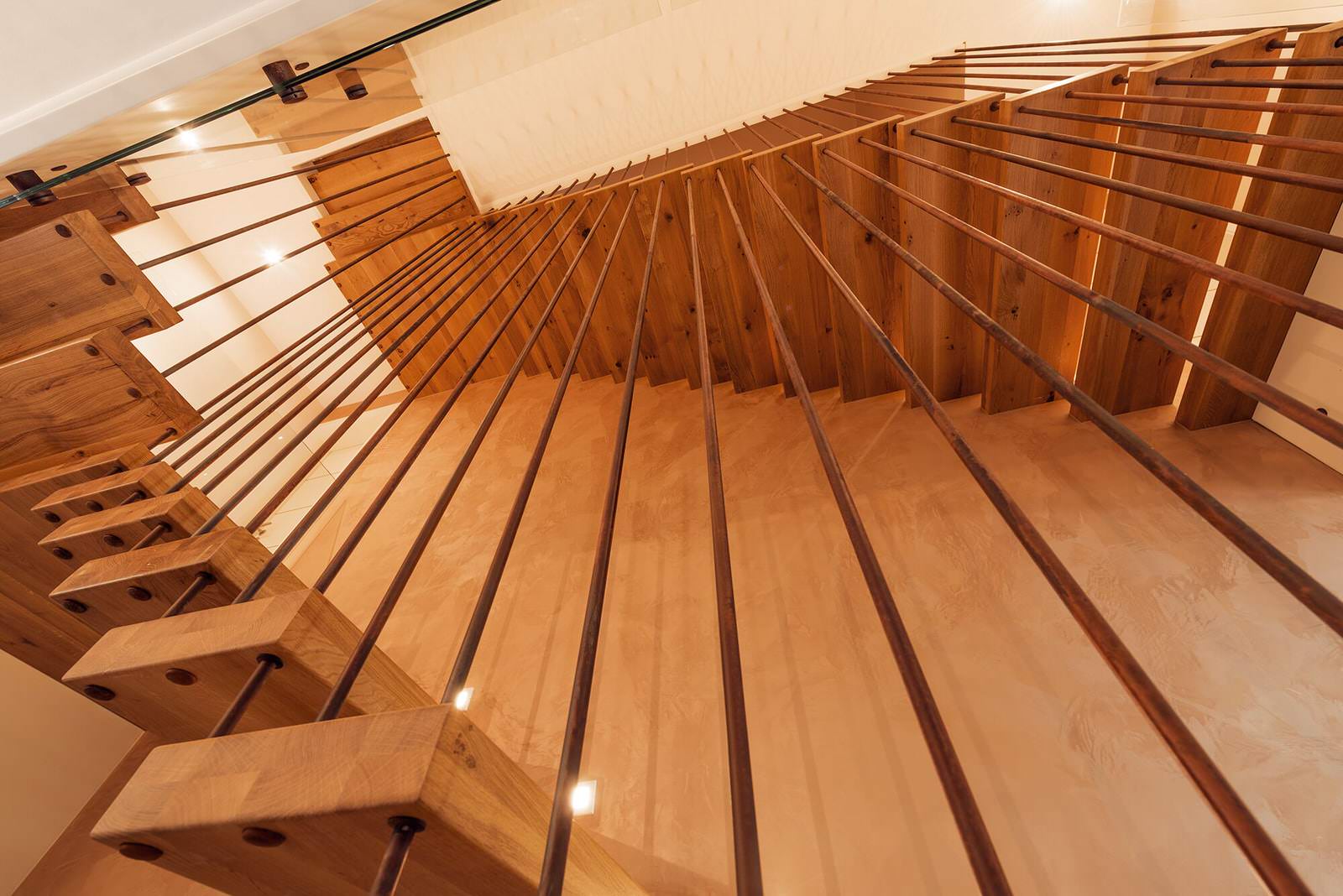 Консольная лестница с элементами ржавчины