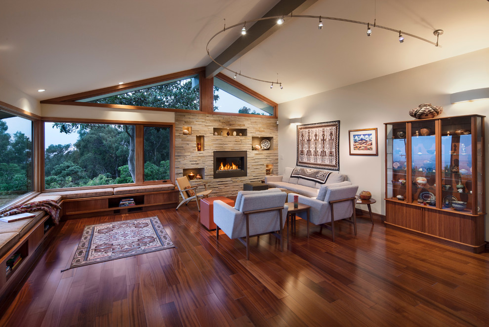 Design ideas for a midcentury living room in Santa Barbara.